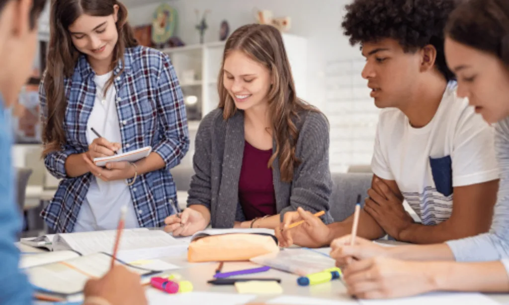 Exploring Dialogic Teaching and Scaffolding Techniques 3 Engaging Students in Collaborative Learning Approaches