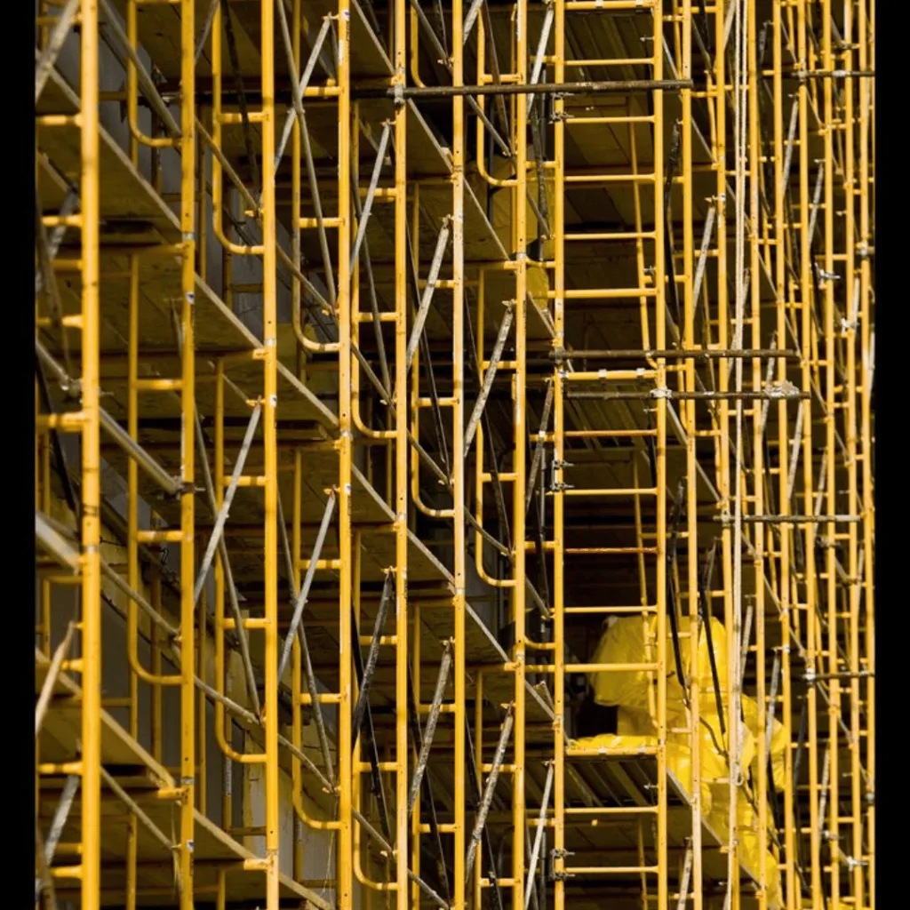 Yellow Scaffolding: Your Guide to Safety & Use 3 Yellow Scaffolding