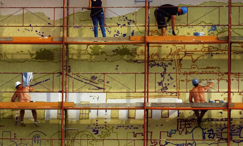 Painters' Scaffolding: Essential Guide for Pros 2 Benefits of Using Scaffolding for Painting