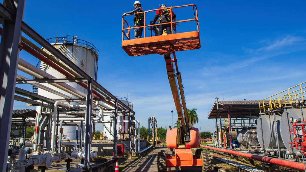 Telescopic boom lift on rough terrain