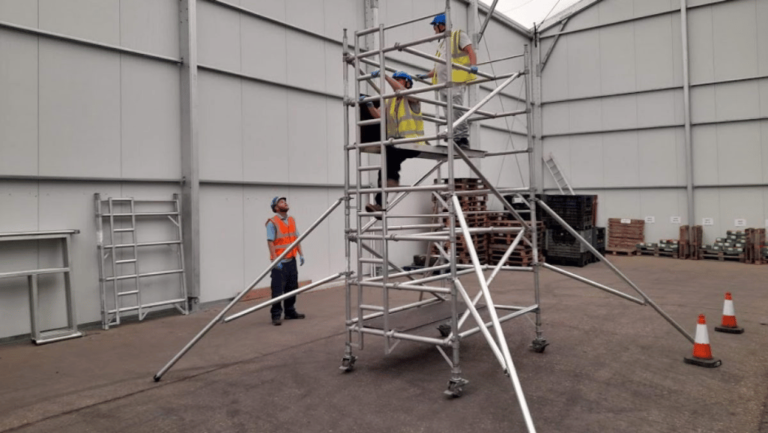 Mobile Scaffold Tower Adjustable Legs