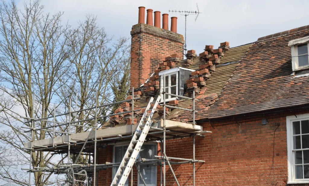 Essential Roof Edge Protection Scaffolding Guide 2 Roof Edge Protection Scaffolding Types and Their Efficacy