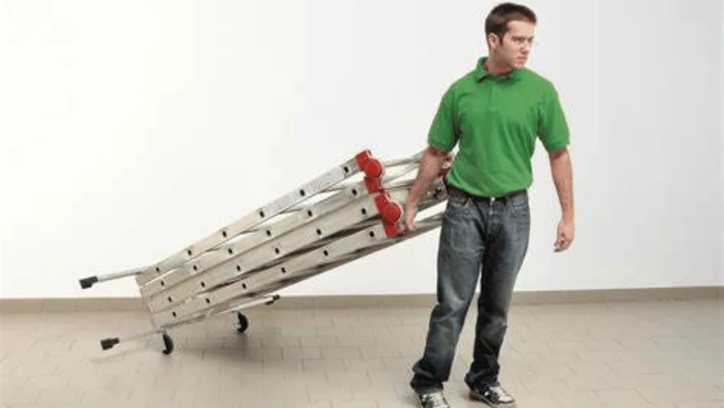 Assembling portable scaffolding