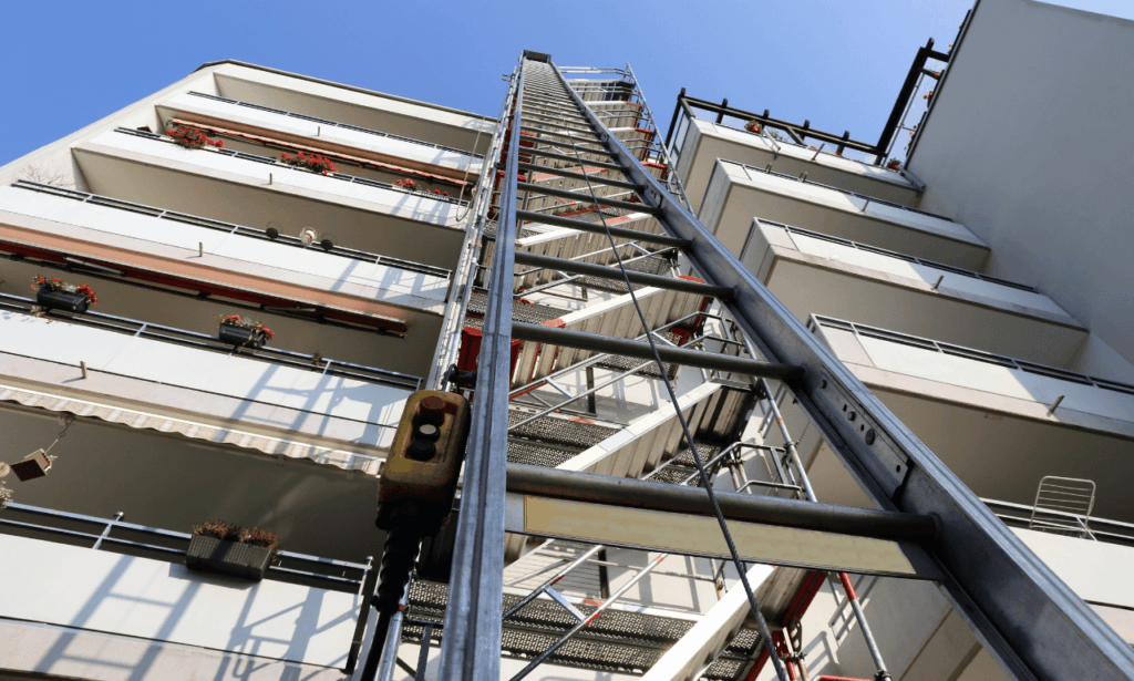 Efficient Scaffold Hoist Solutions for Work Sites 2 GEDA USAs Scaffold Hoist Solutions