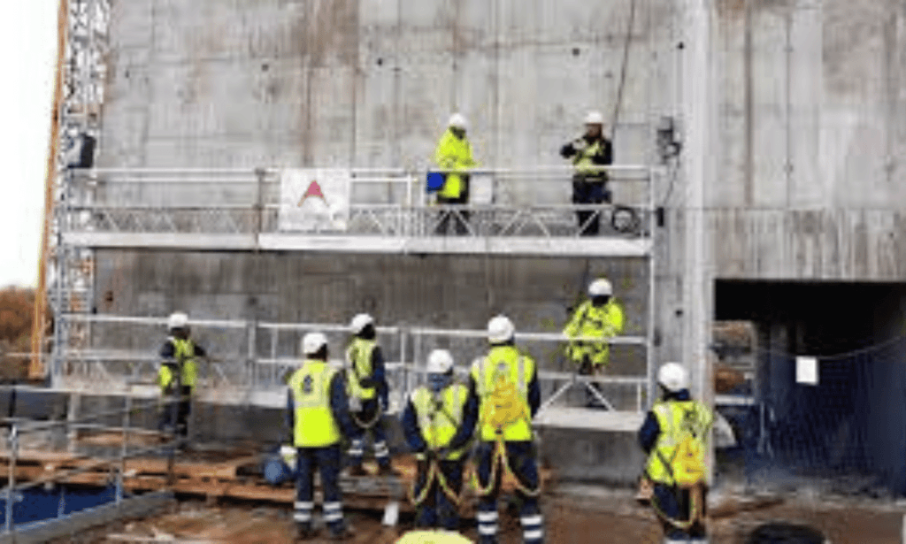 Suspended Scaffolding Safety & Best Practices 3 The Critical Importance of Training for Suspended Scaffolding Users
