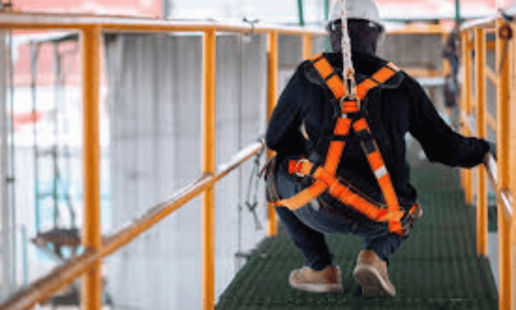 Essential Safety Equipment for Working on Scaffolds