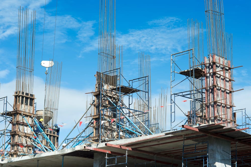 Top 10 Scaffolding Tips: Safety, Efficiency, and Cost Savings 3 Different types of scaffolding systems showcased in a construction environment.