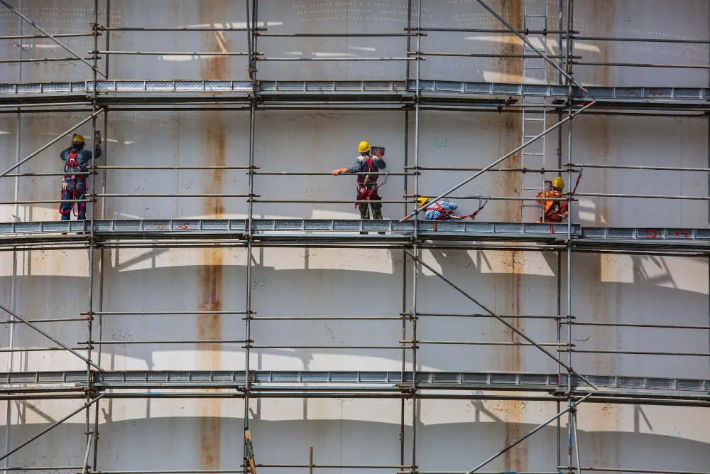 Top 10 Scaffolding Tips: Safety, Efficiency, and Cost Savings 4 A comparison of renting and buying scaffolding equipment on a construction site.